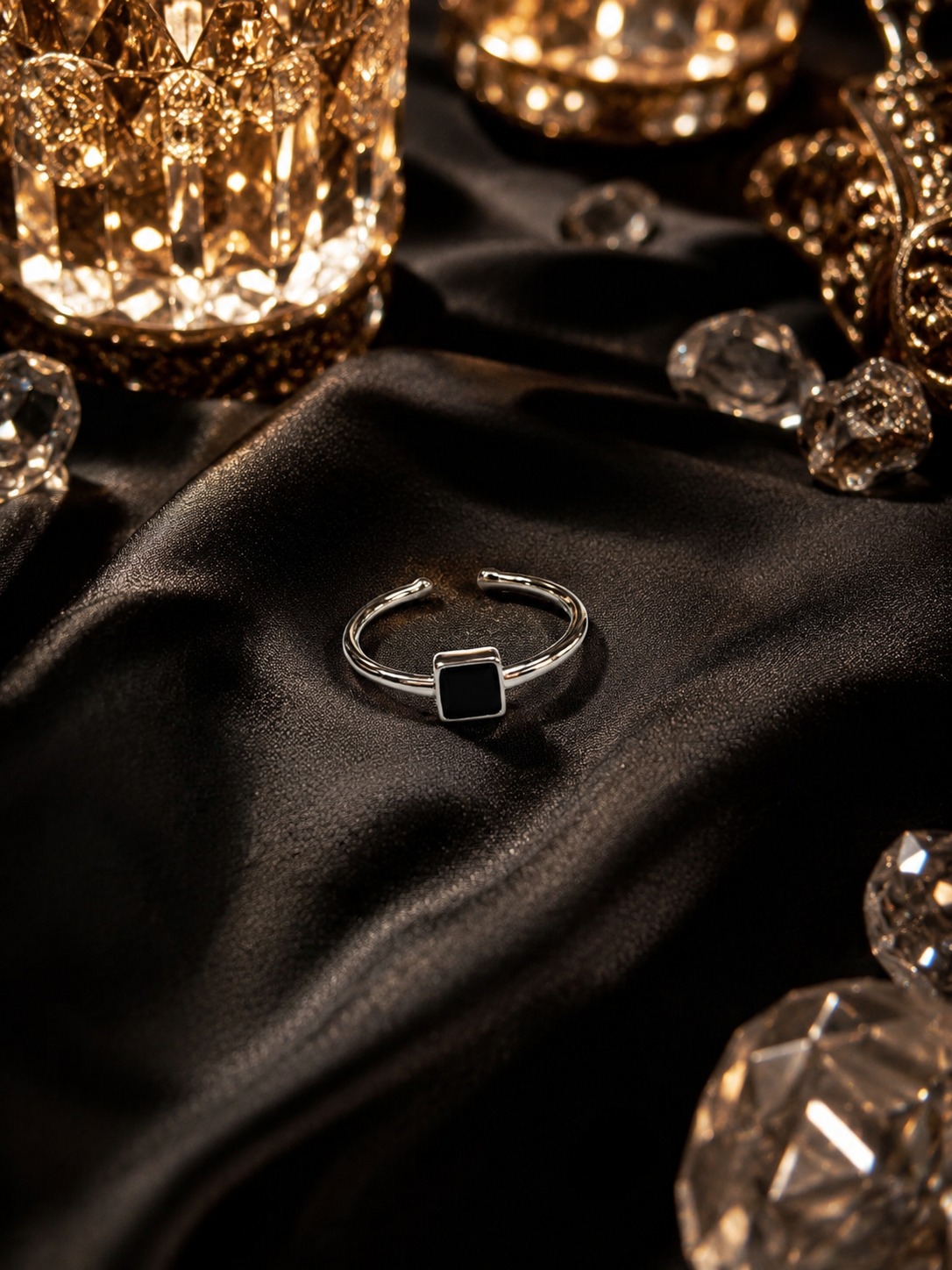 Elite Black Accent Ring for Women – Elegant Black Fashion Ring