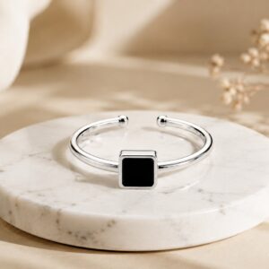 Elite Black Accent Ring for Women – Elegant Black Fashion Ring