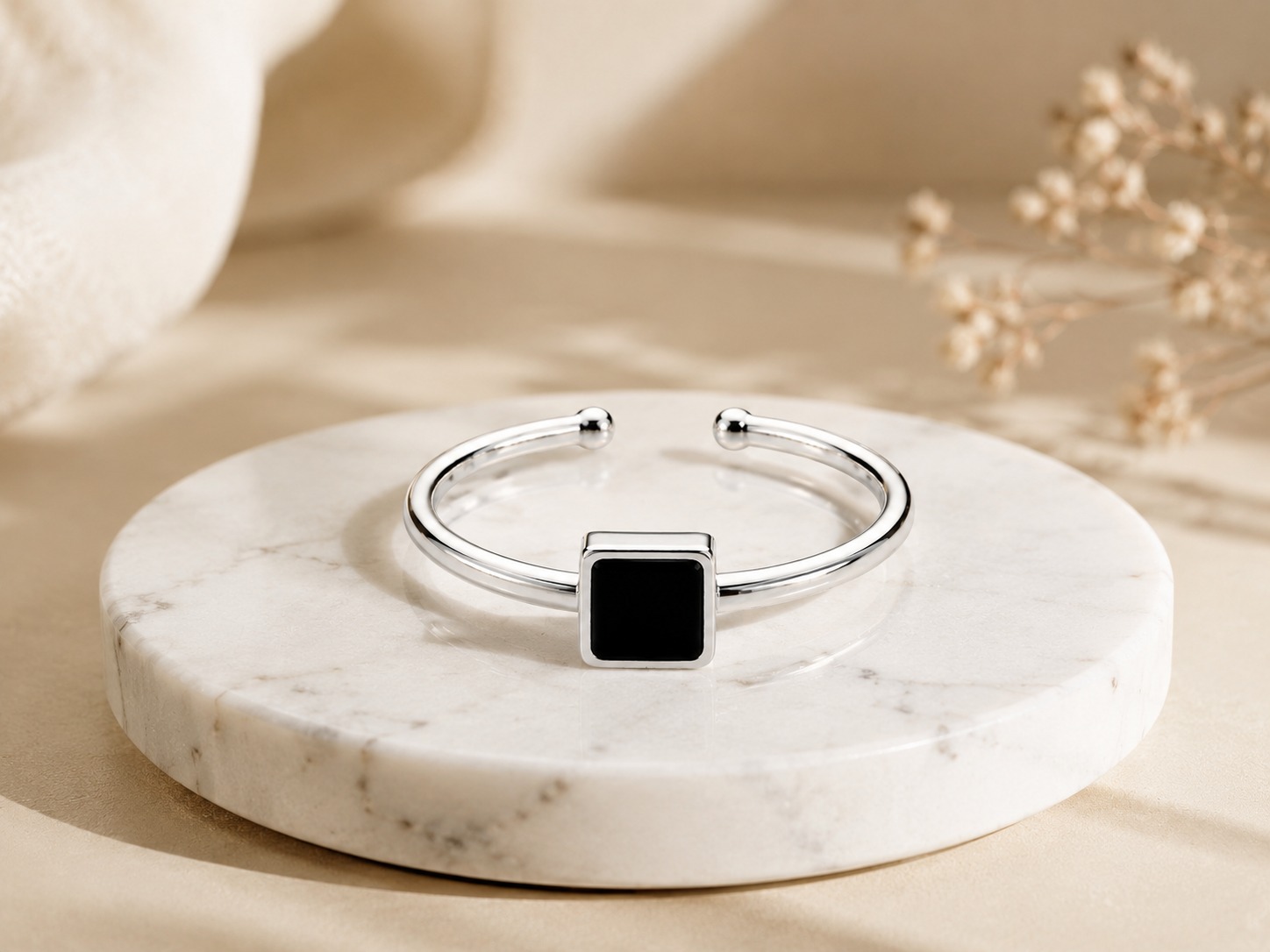 Elite Black Accent Ring for Women – Elegant Black Fashion Ring