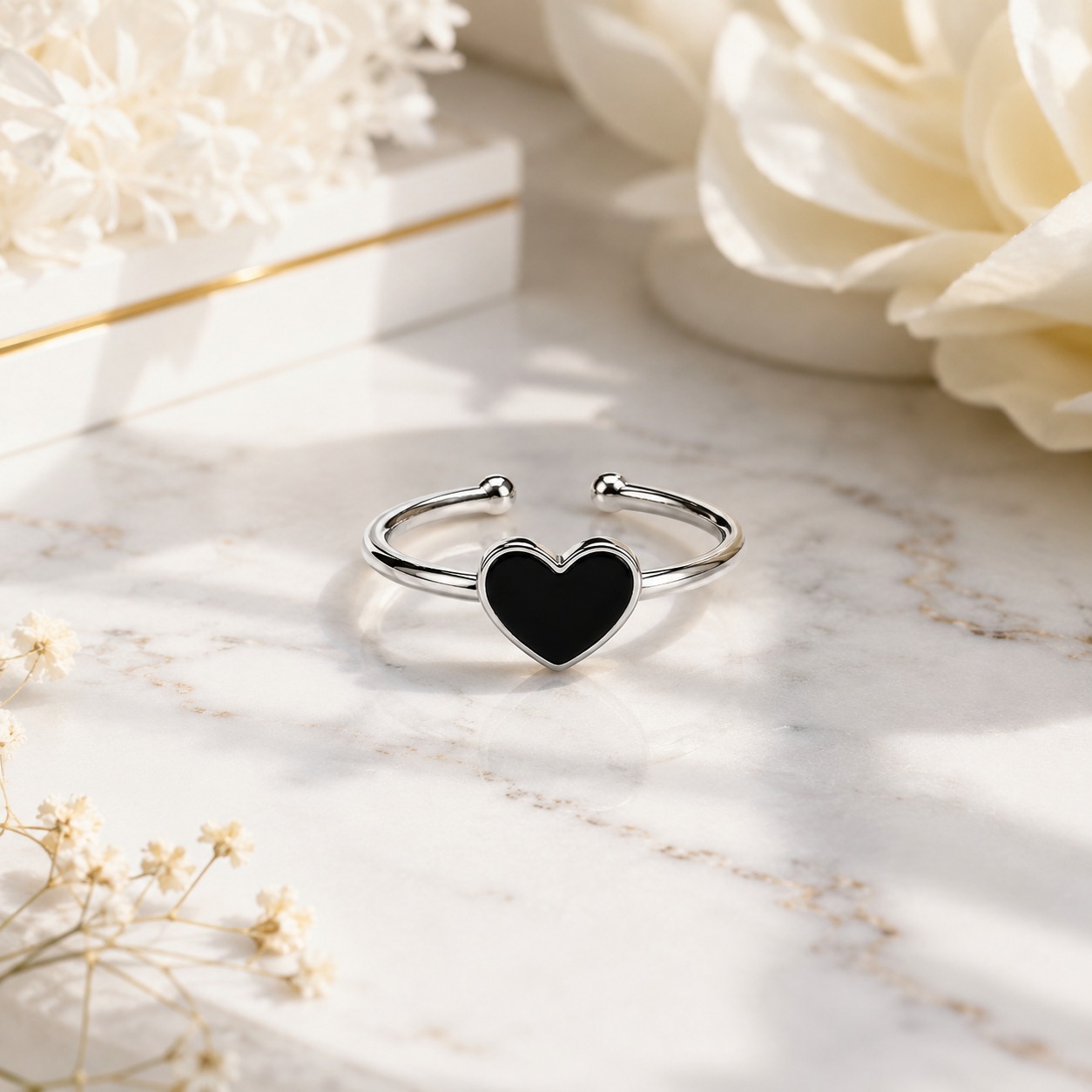 Black Heart Elegance Ring for Women – Stylish Heart Design Fashion Ring