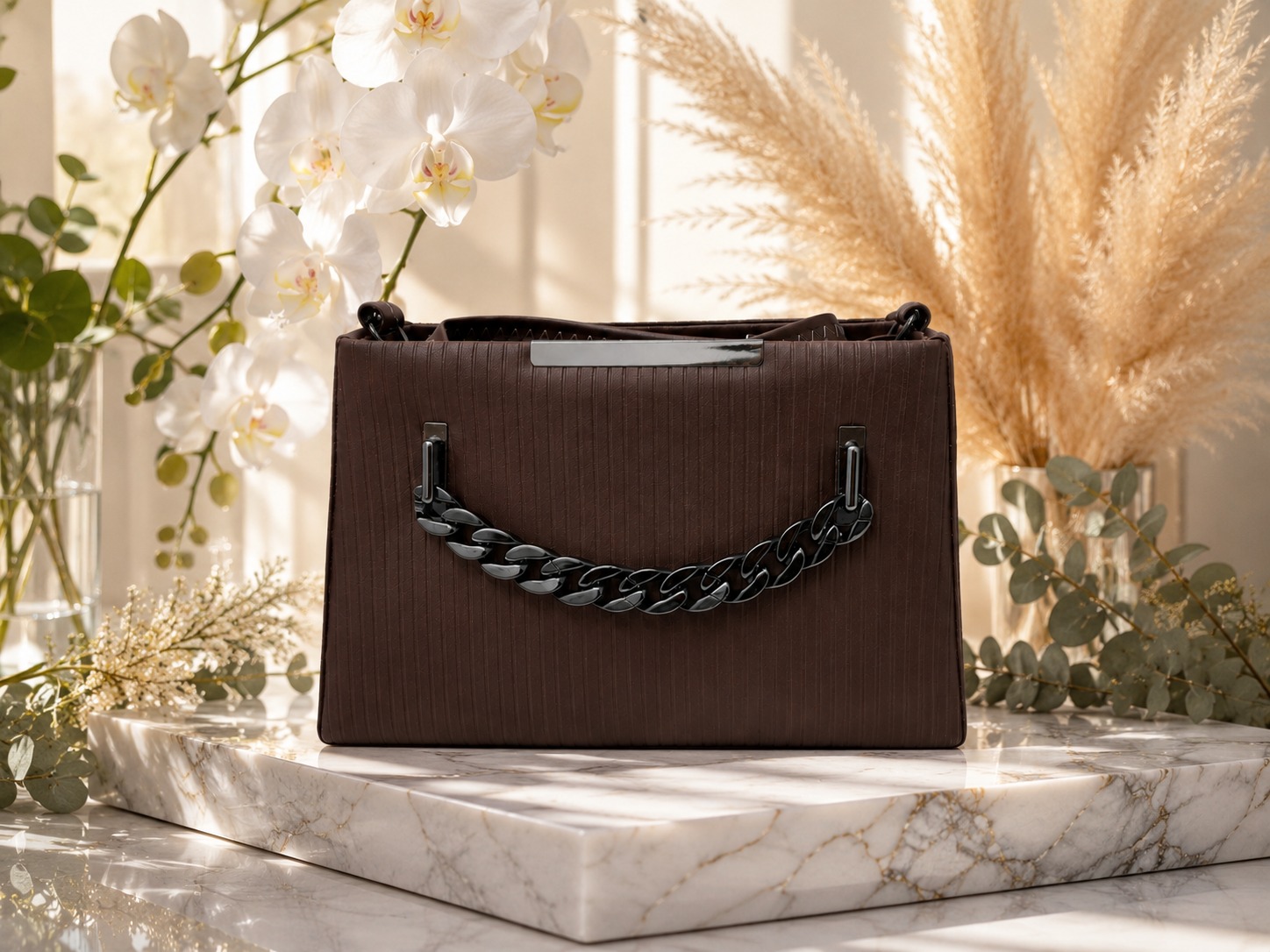 Luxe Noir Chain Handbag - Image 4