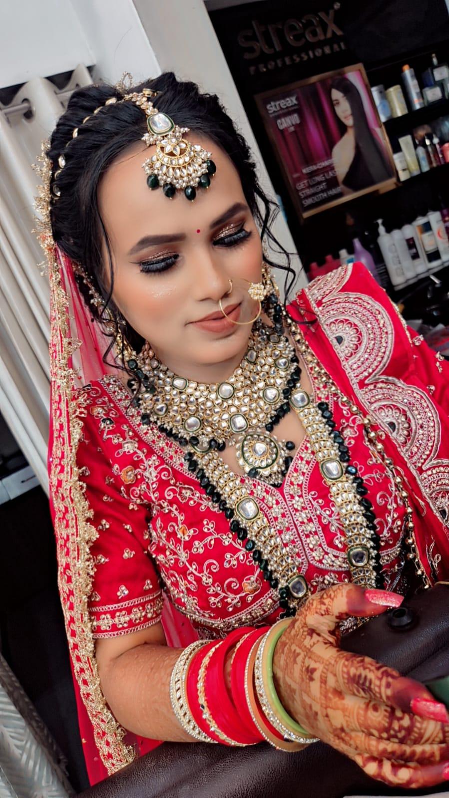Himanshi kayasth